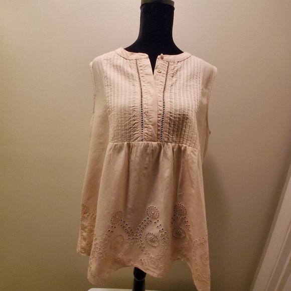 Eyelot & Pintuck Sleeveless Cream Top - Picture 1 of 3